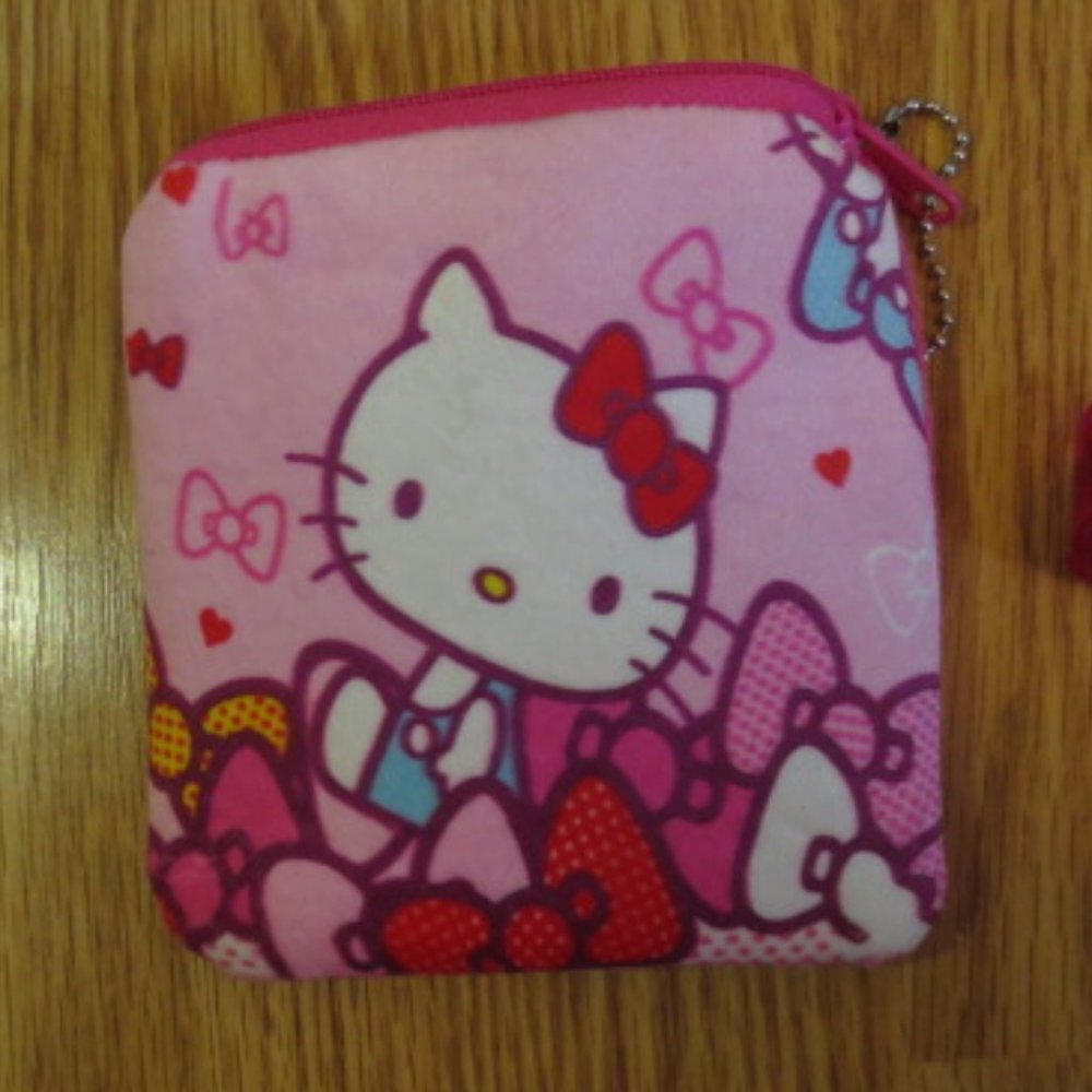 SOLD 💝HELLO KITTY BUNDLE💝 - Picture 2 of 4
